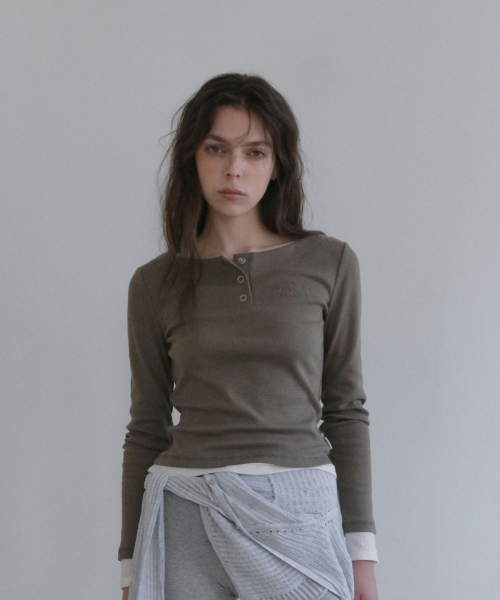 WAFFLE BUTTON-UP SLIM TOP [KHAKI]