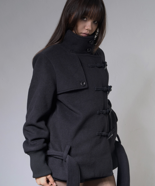 HIGH-NECK TOGGLE HALF COAT (BLACK) F26ZA505