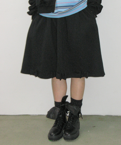 BUTTON RIBBON SWEAT MIDI SKIRT BLACK