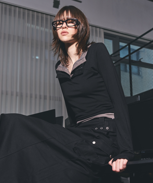 Color-Block Layered Long-Sleeve Henley T-Shirt with Fingerhole Detail [Black]
