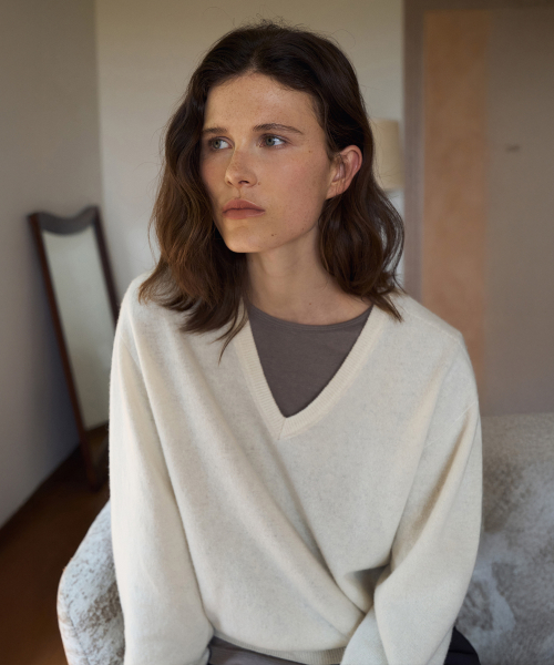 Wholegarment Wool 100 V-Neck Knit Top[LMBFAUKN311]-Cream