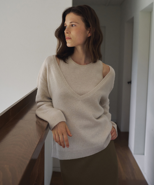 Raccoon Deep V-Neck Knit Top[LMBFAUKN2106]-Cream Melange