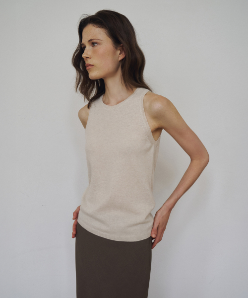 Raccoon Round Knit Sleeveless Top[LMBFAUKN2107]-Cream Melange