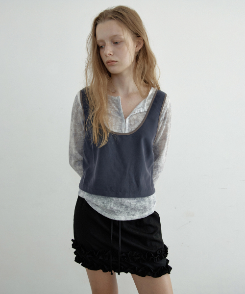 Pebble Ruffle Mini Skirt (Black)