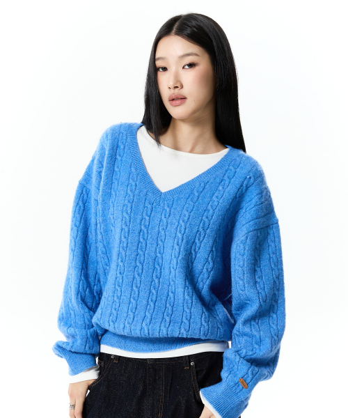 LABEL POINT V-NECK CABLE KNIT PULLOVER(BLUE)
