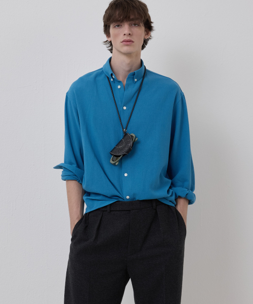 WORN-IN BUTTON DOWN SHIRT BLUE