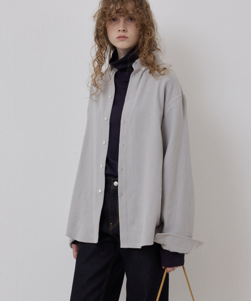 WORN-IN BUTTON DOWN SHIRT GRAY
