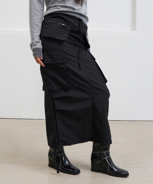 NYLON UTILITY CARGO SKIRT IN BLACK
