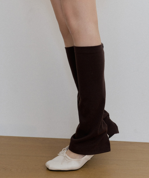 Fine Ribbed Slit Leg Warmers (brown)