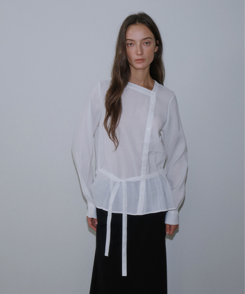 String Button Blouse (Ivory)