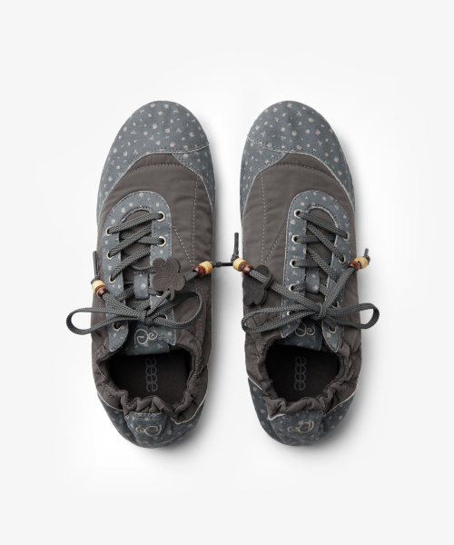 AEAE FLOWER TRAINER [CHARCOAL]