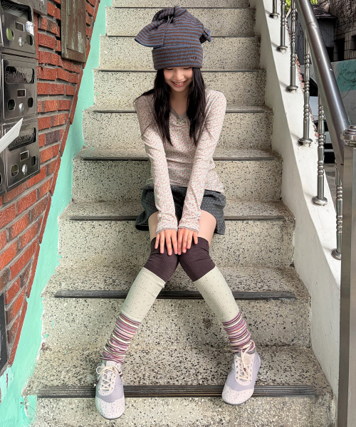AEAE FLOWER TRAINER [LIGHT GREY]