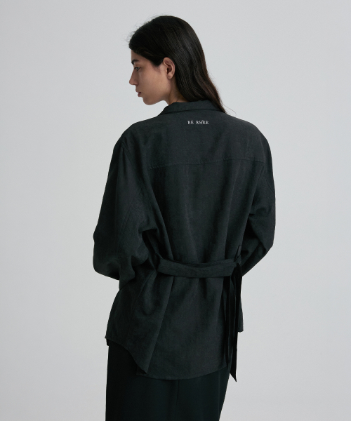 HIGH-NECK BELTED SHIRT CHARCOAL
