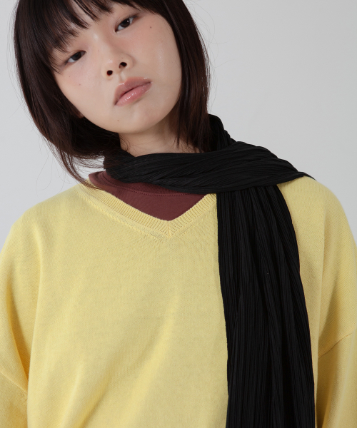 pleats long scarf - black