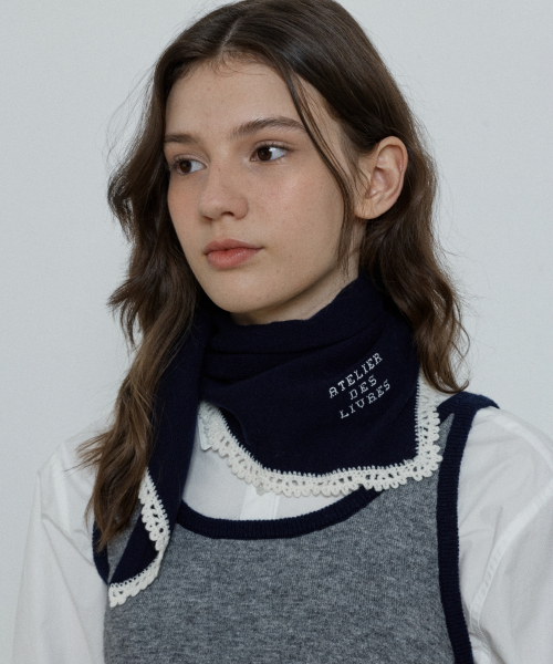cashmere blend crochet triangle muffler - navy