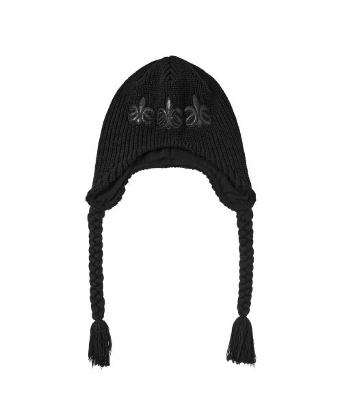 PATCH POINT BEANIE IN BLACK
