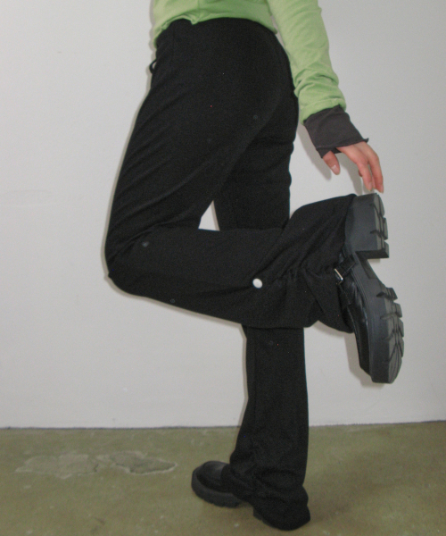 SHIRRING BUTTON BOOTCUT PANTS BLACK