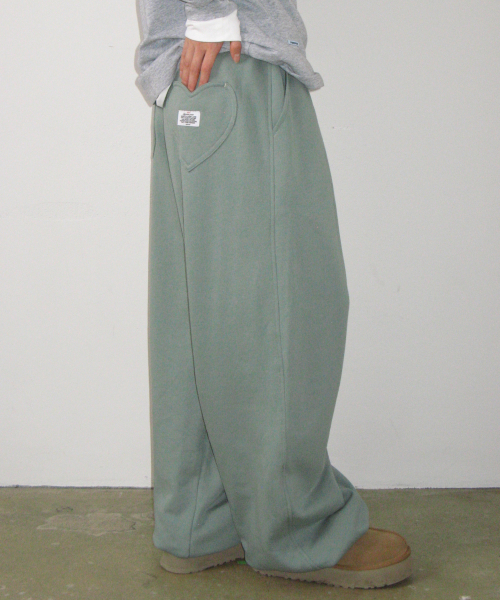 HEART POCKET WIDE JOGGER PANTS ASH KHAKI