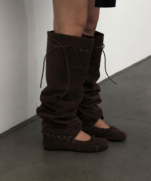 STRAP FLAT SUEDE BOOTS / BROWN