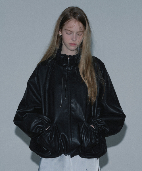 FAKE LEATHER SHIRRING ZIP-UP (BLACK)