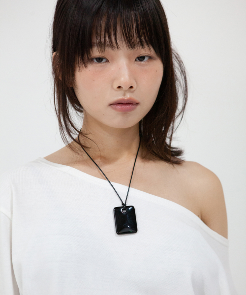 onyx frame string necklace