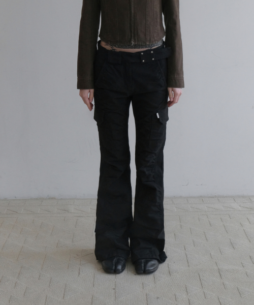 SHIRRING DETAIL BOOTS CUT PANTS [BLACK]