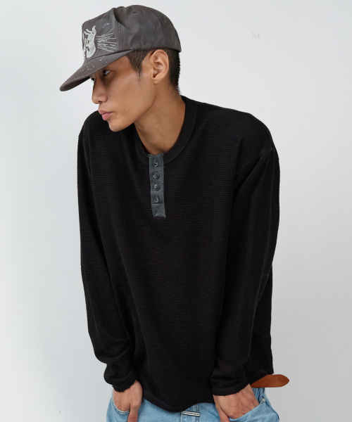 WAFFLE DETAIL LS TEE BLACK