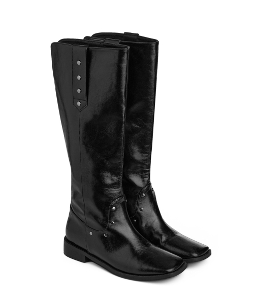 CRACK STUD BOOTS IN BLACK