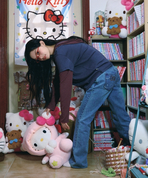 HELLO KITTY FLARE DENIM PANTS [BLUE]
