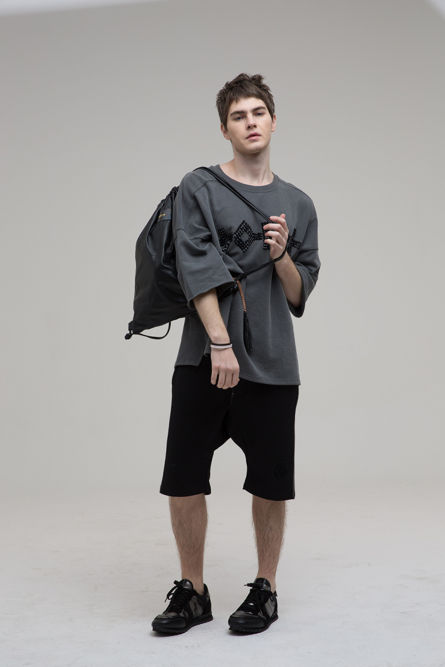 토핏(TOFIT) [토핏] 양가죽 블랙 드로스트링 백팩