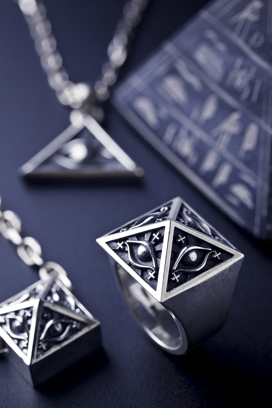 킹크로치(KING KROACH) PYRAMID PENDANT