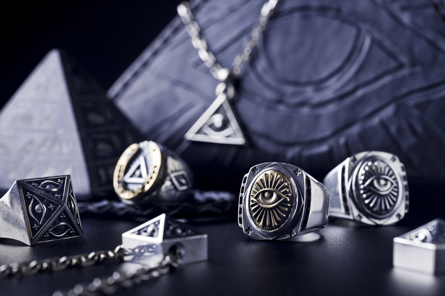 킹크로치(KING KROACH) PYRAMID PENDANT