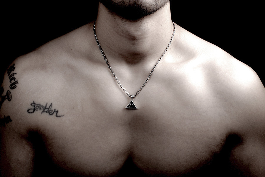 킹크로치(KING KROACH) PYRAMID PENDANT