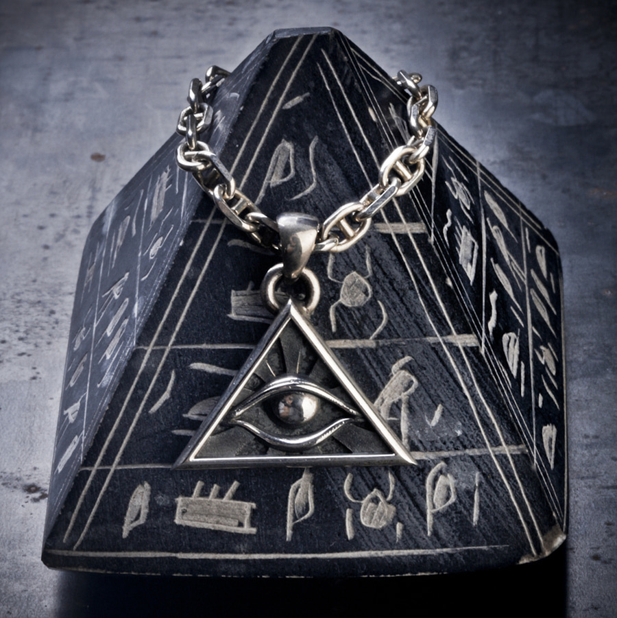 킹크로치(KING KROACH) PYRAMID PENDANT