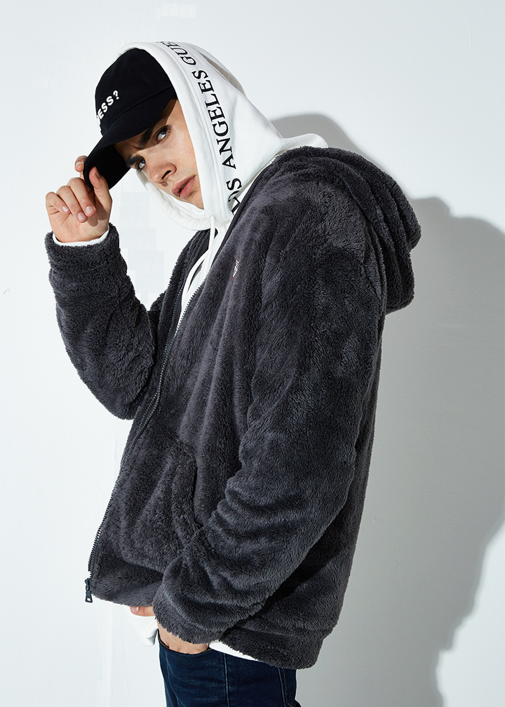 게스(GUESS) 남녀공용 미니삼각 와펜 뽀글이 후드 집업