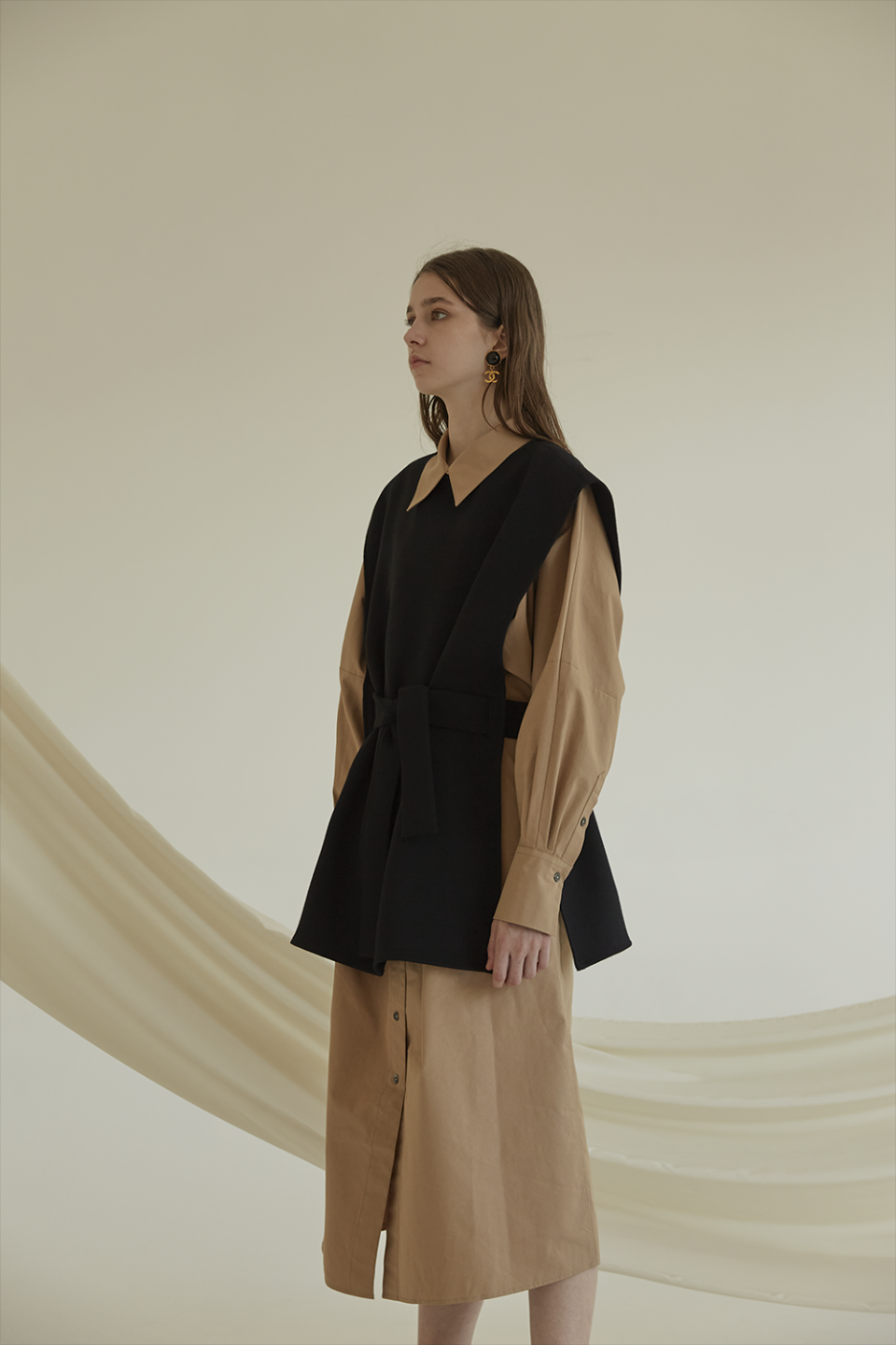 아떼즈(ANTHESE) 카롤 베스트 블랙 - 229,000 | 무신사 스토어 아떼즈(ANTHESE) 카롤 베스트  블랙 - 229,000 | 무신사 스토어