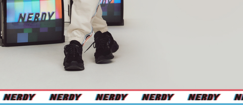 널디(NERDY) RGB 로고 테잎 트랙 탑 블랙 - 89,000 | 무신사 스토어
