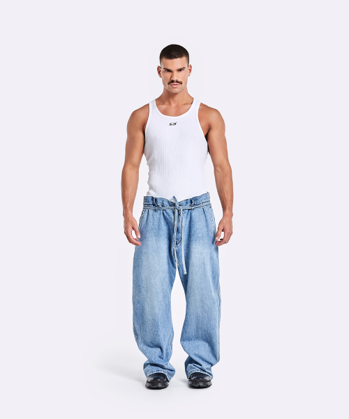 Irregular logo embroidery logo sleeveless - White