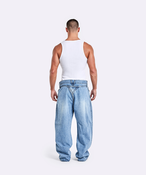 Irregular logo embroidery logo sleeveless - White