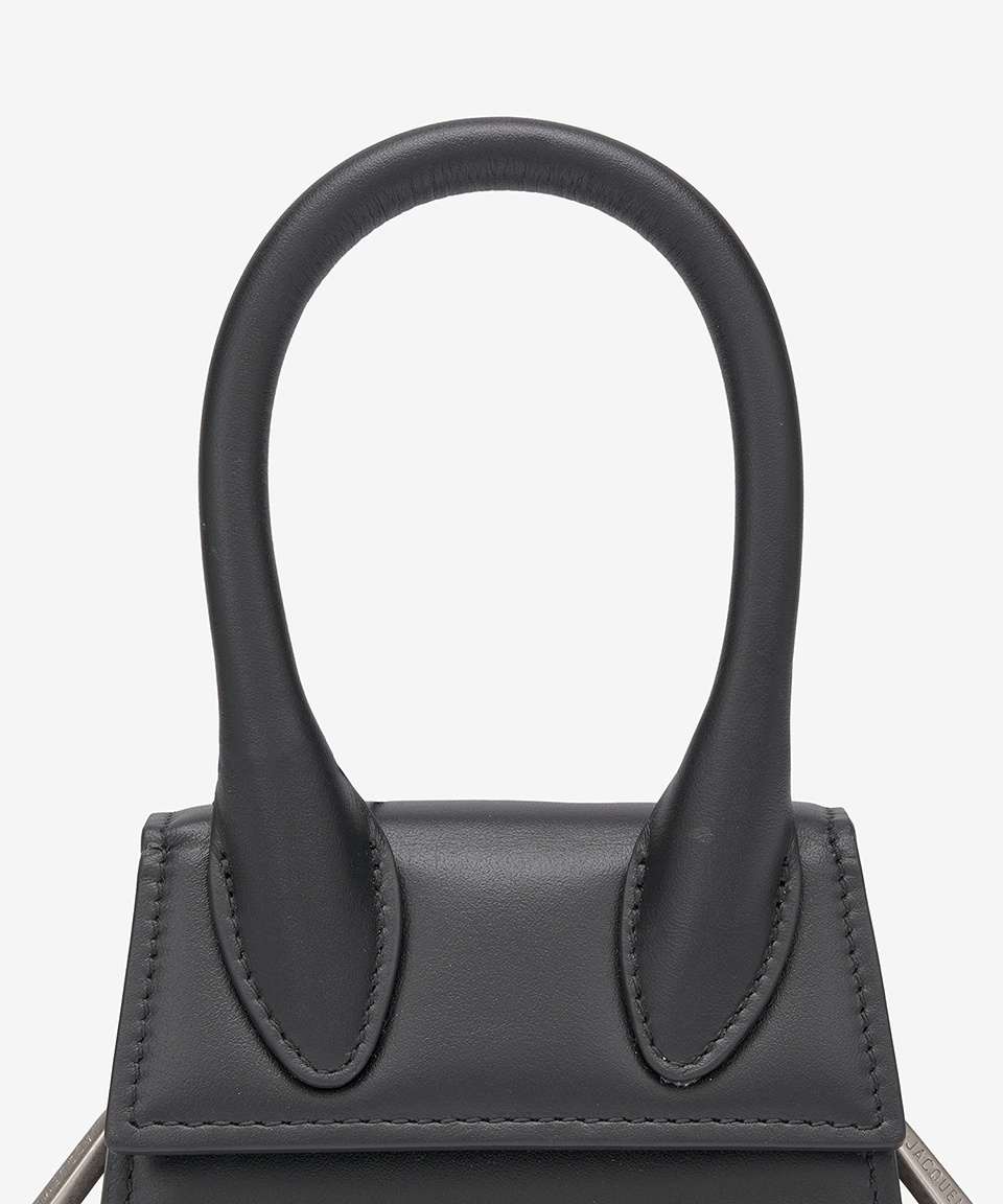 ★JACQUEMUS★ Mini Chiquito Tote Bag Black 216BA0013061990 2 The Chiquito by JACQUEMUS | Official website