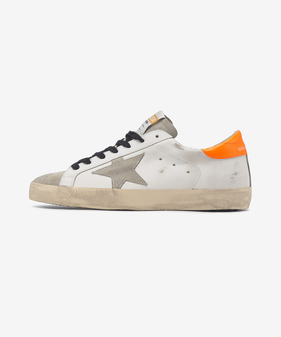 골든구스(GOLDEN GOOSE) 남성 슈퍼스타 오렌지 탭 스니커즈 - 화이트 / GMF00101F00255410907 - 349,000 | 무신사 스토어