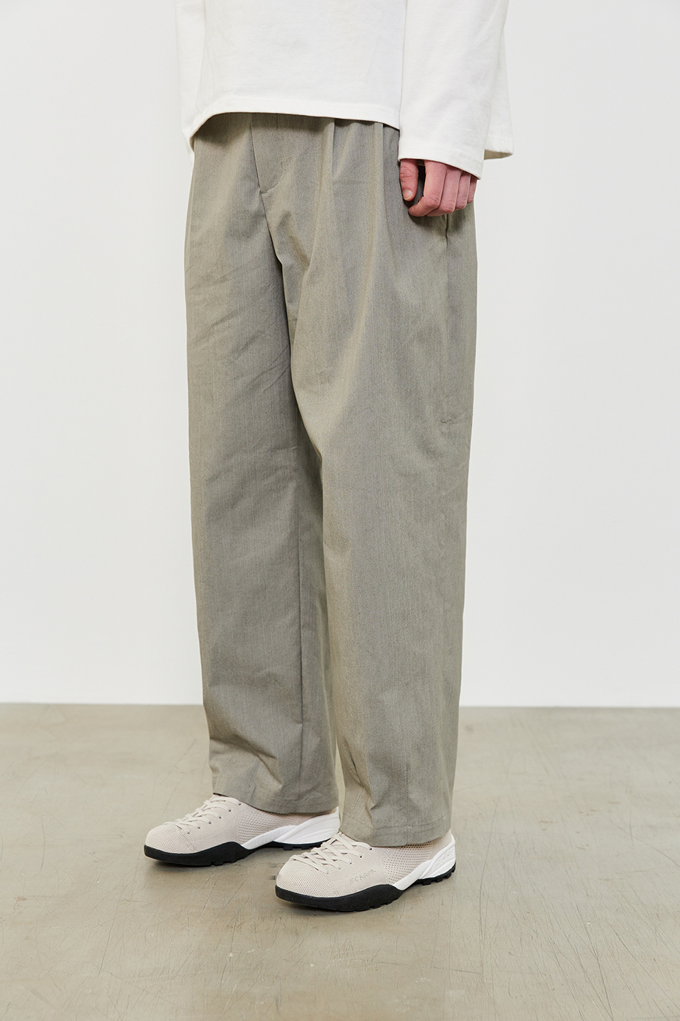 MUSINSA | COFWI Cozy two-tuck wide pants light khaki