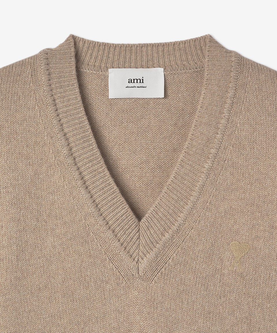 MUSINSA | AMI Tone On Tone Heart Logo V-neck Knitwear