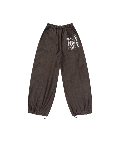 Knee Pin-tuck Printed Denim Pants (Brown)