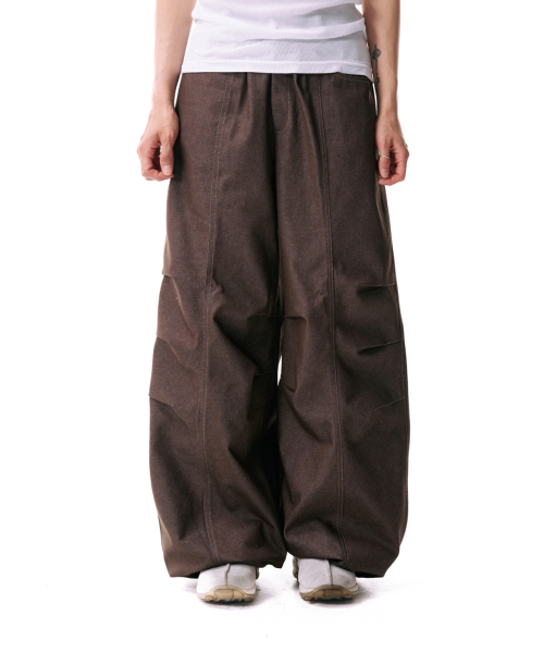 Knee Pin-tuck Printed Denim Pants (Brown)
