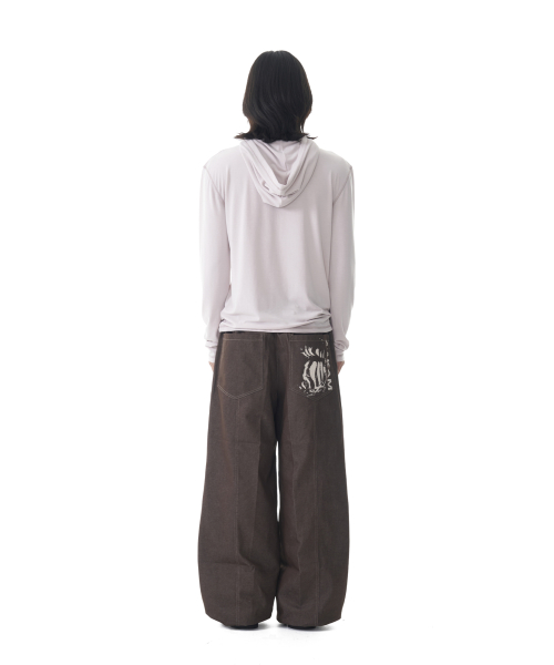 Knee Pin-tuck Printed Denim Pants (Brown)