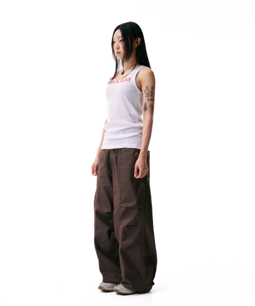 Knee Pin-tuck Printed Denim Pants (Brown)