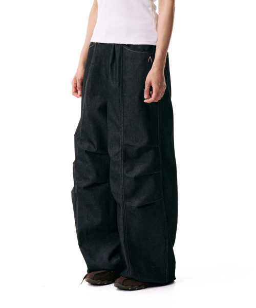 Knee Pin-tuck Printed Denim Pants (Black)