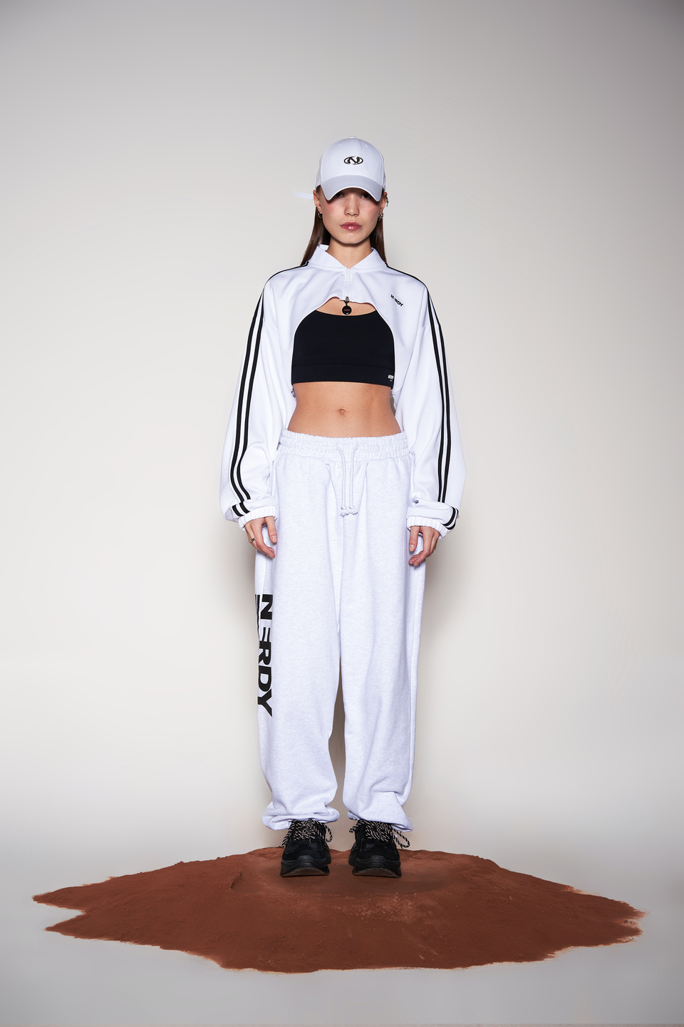 ☆NERDY☆ Blank Logo Jogger Pants Melange White MUSINSA | NERDY Vertical Logo Sweatpants Melange White
