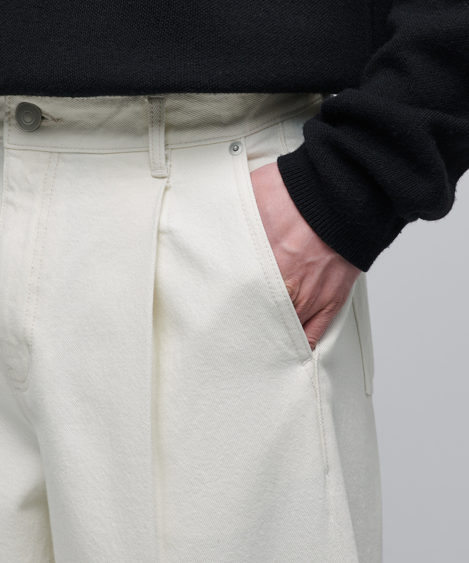 MUSINSA | MUSINSA STANDARD CONE Deep Tuck Curved Denim Pants